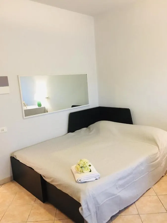 Residenza Manfredi Silvia Ghedi 0*,