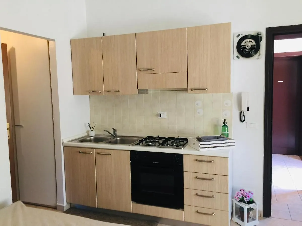 Residenza Manfredi Silvia Ghedi 0*,