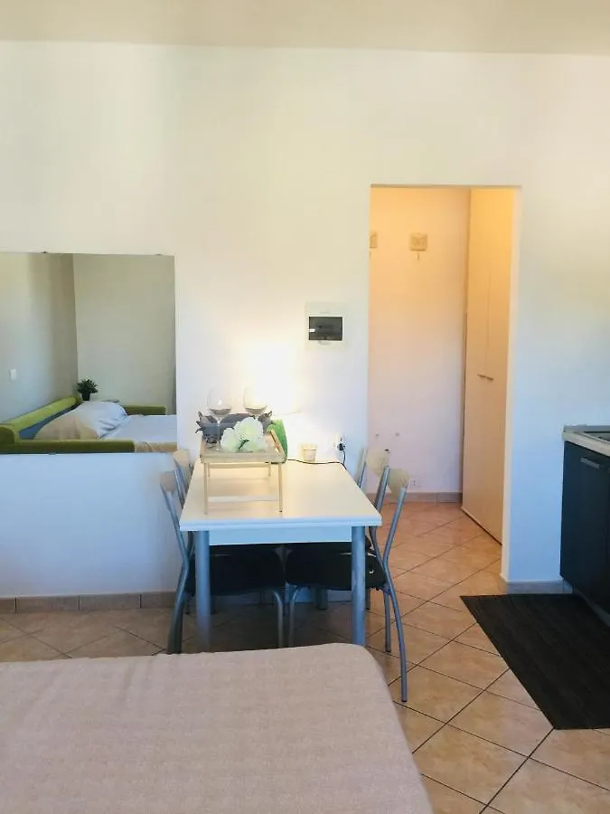 Residenza Manfredi Silvia Ghedi 0*,  Italia